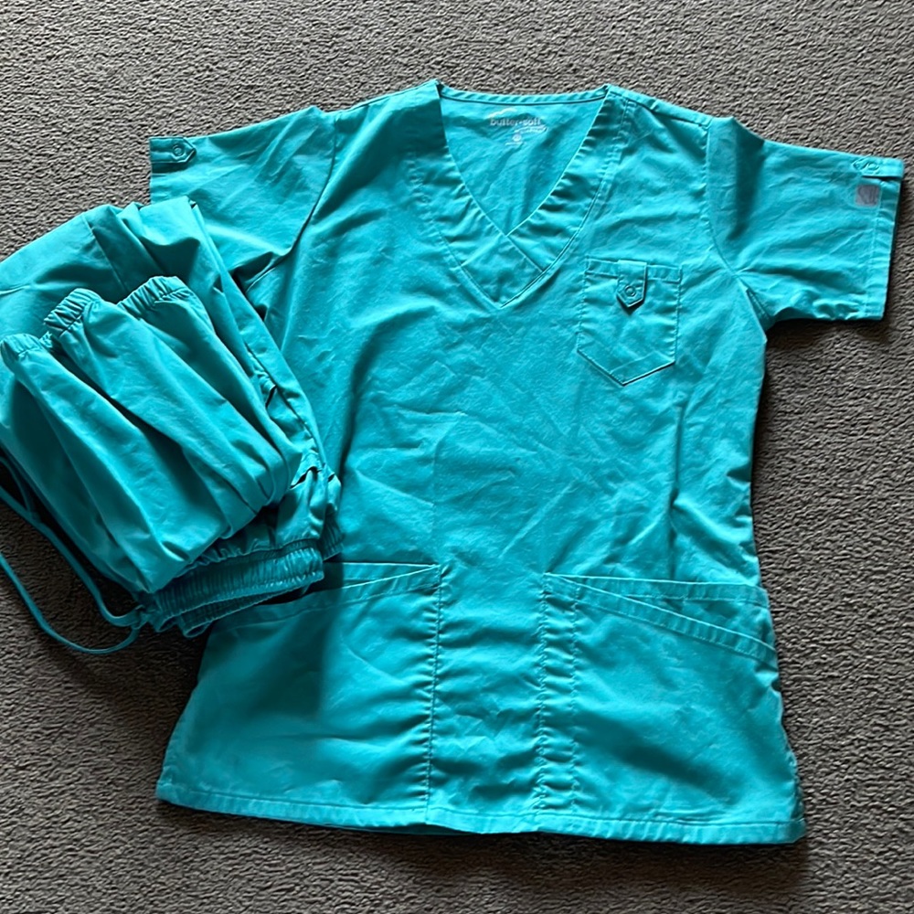 Scrub set